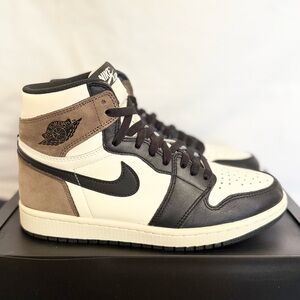 AUTHENTIC Jordan 1 Retro High OG Dark Mocha size 8 555088-105 2021 PRE-OWNED